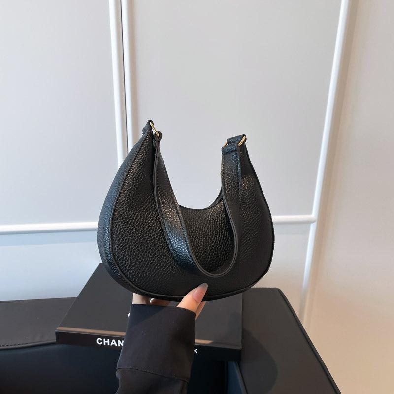 

Small fresh underarm bag women s summer new girl heart shoulder bag crescent solid color saddle bag чёрный