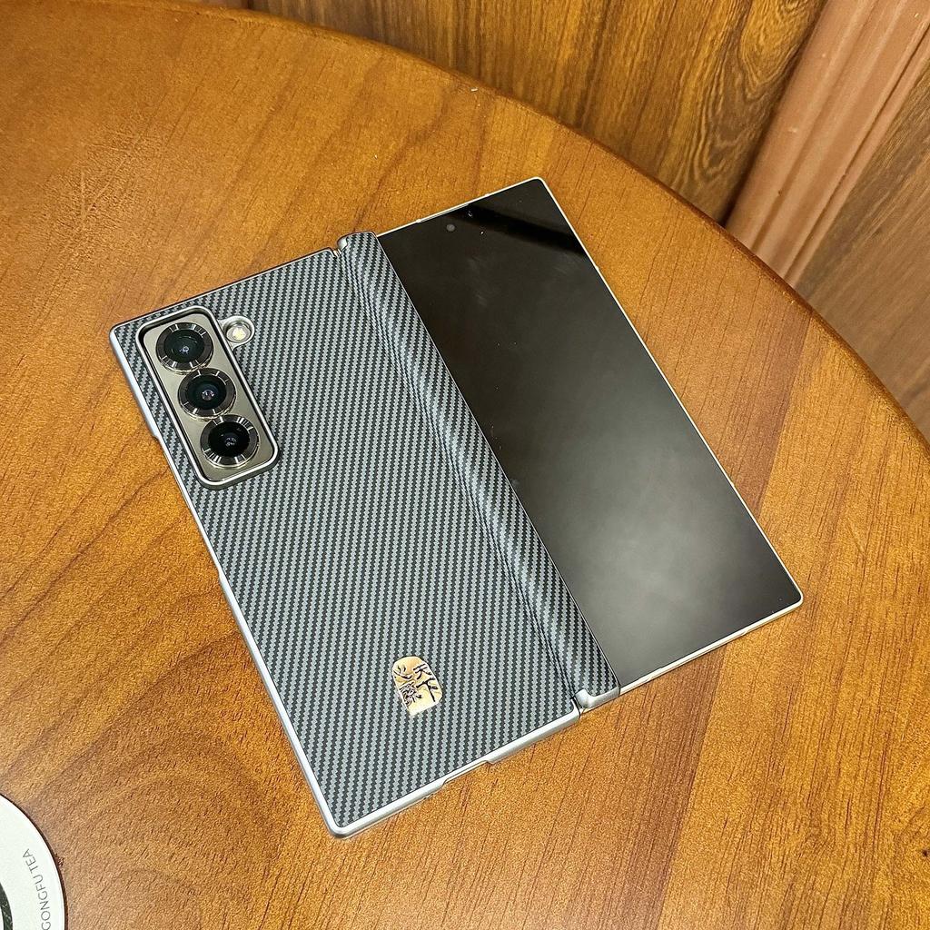 Suitable for Samsung W25 Plain Leather Folding Mobile Phone Case Center Axis ZFOLD4 Heart-wired World Carbon Fiber Leather Pattern Zfold7