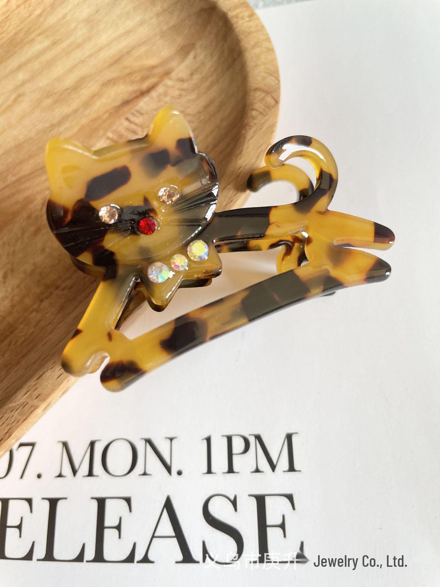 

French Playful Girlish Cat Shark Hair Clip - Versatile, Comfortable, Age-Reducing Accessory for Women