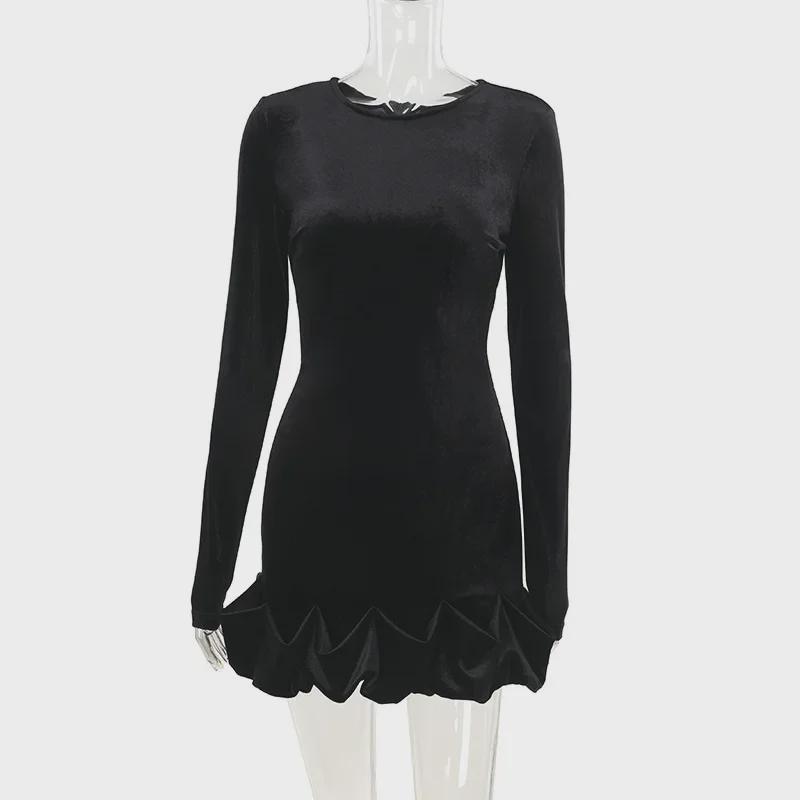 2024 Podzimní Evropské a Americké Dámské Sametové Šaty: Stylový dlouhý rukáv, kulatý výstřih s plisovaným lemem