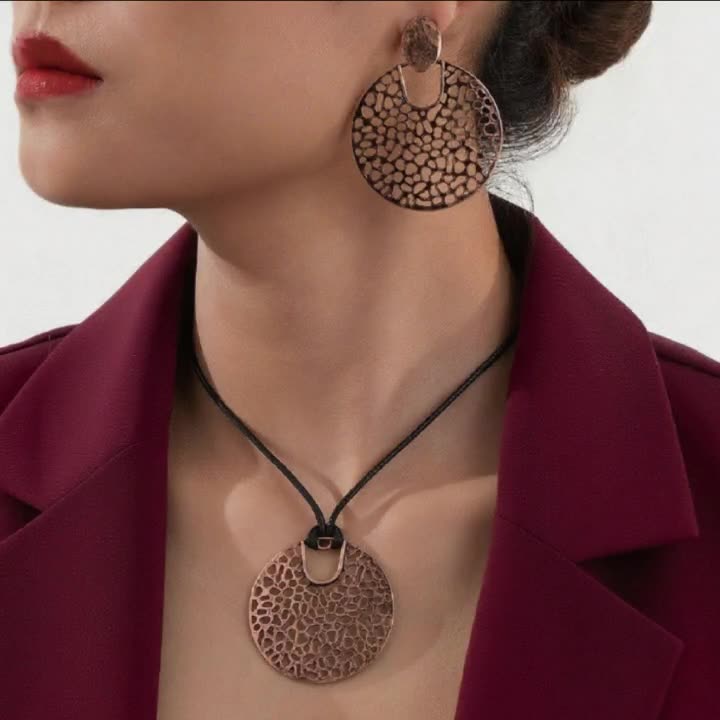 

Модные украшения для женщин коричневый