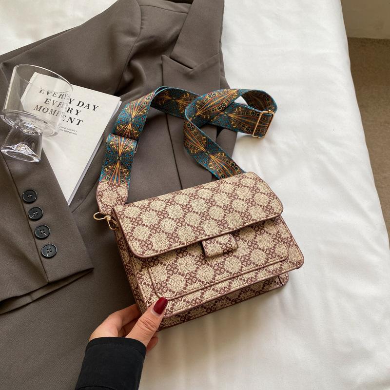 

Літня повсякденна проста сумка через плече 2024 нова корейська версія іноземний стиль маленька квадратна сумка модна повсякденна сумка-месенджер сумка для поїздок на роботу коричневий