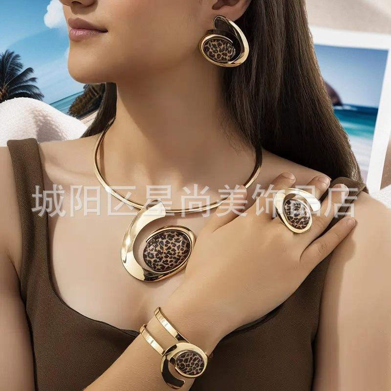 Винтажный Набор из 5 предметов с Леопардовым Принтом, Элегантный Золотой Ожерелье-воротник и Серьги, Кольцо, Браслет