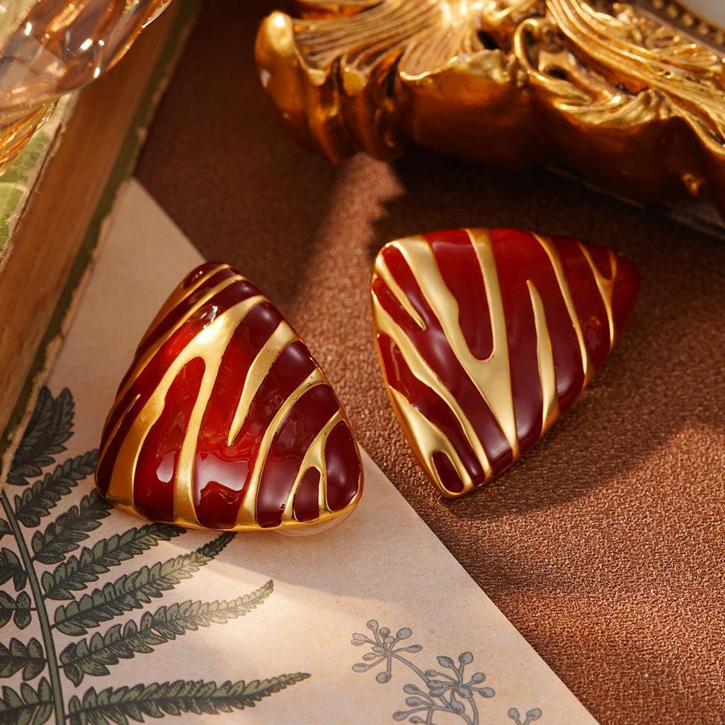 European Retro Geometric Red Metal Earrings with Pearl Flower Studs