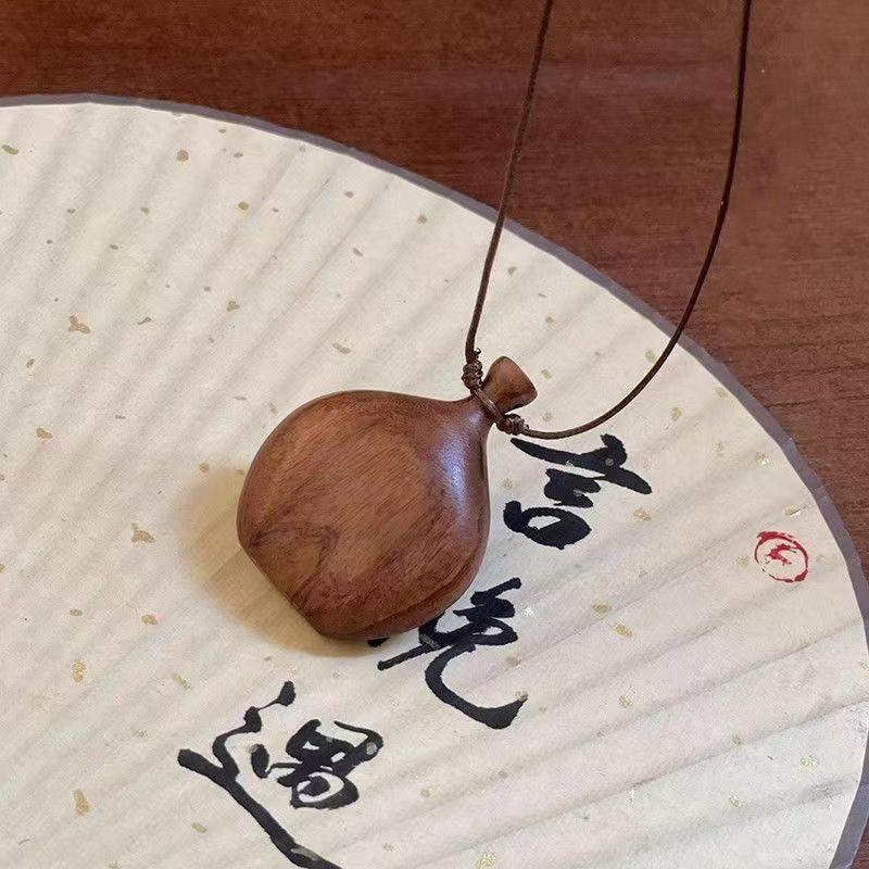 Wood chips irregular round square pendant necklace retro ethnic style collarbone chain design sense sweater chain women