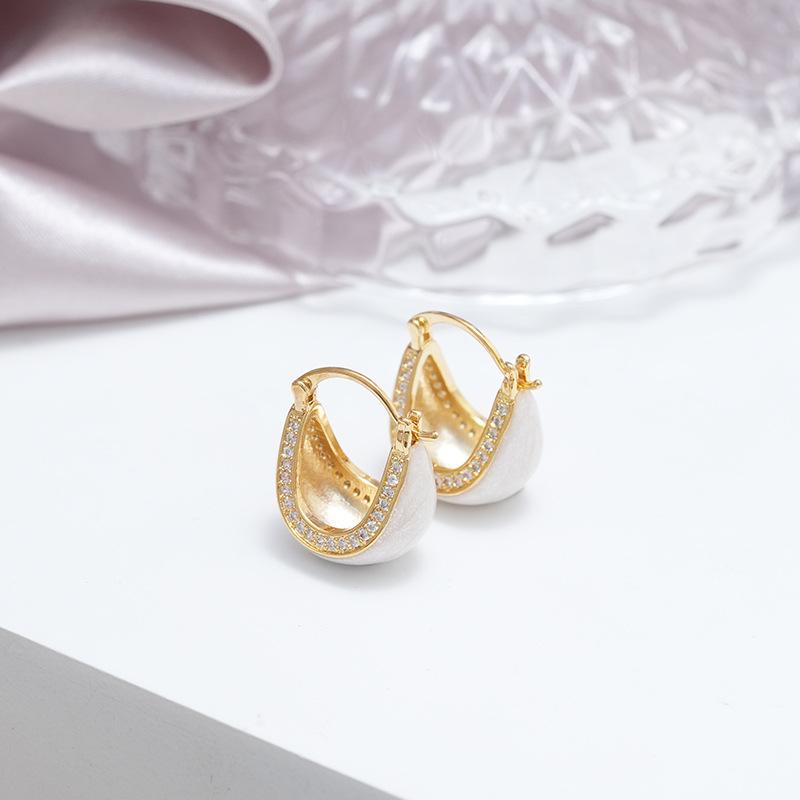 Small Fresh And Sweet Slightly Inlaid Zircon Temperament Earrings Fashionable Retro High-End Earrings Niche Design Ear Buckle Women