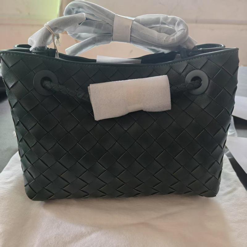 Trendige neue gewebte Damentaschen, handgeflochtene Doppelschichtwebung, tragbare Damen-Umhängetaschen, strukturierte gewebte Taschen