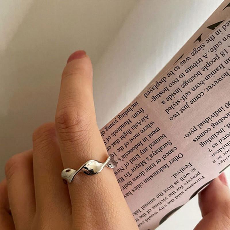 Elegant Korean Inspired 925 Silver Moebius Twisted Abstract Ring For Gift Giving