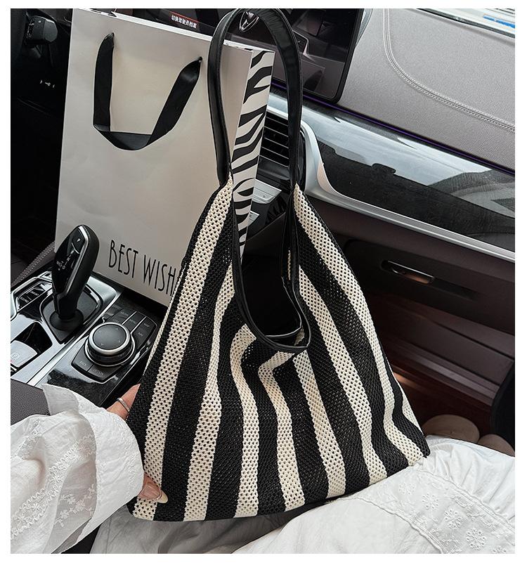 Women's bag large-capacity shoulder bag 2025 new trend casual tote bag vacation commuter bag lazy wind underarm bag