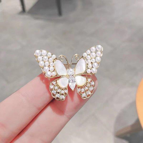 

Elegant White Imitation Pearl Brooches For Women Gold Color Luxury Waterdrop Zircon Tassel Safety Pins Clothes Badges Jewelry