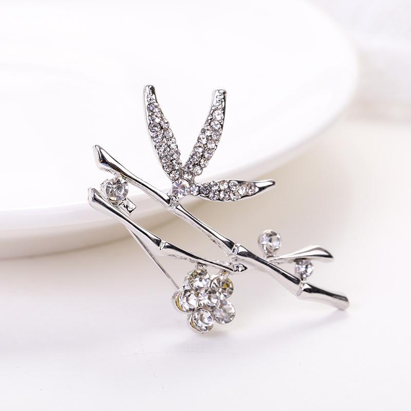 Elegant Luxury Brooch: Versatile and Exquisite Pin for Suit Jackets - Japanese and Korean Inspired Design