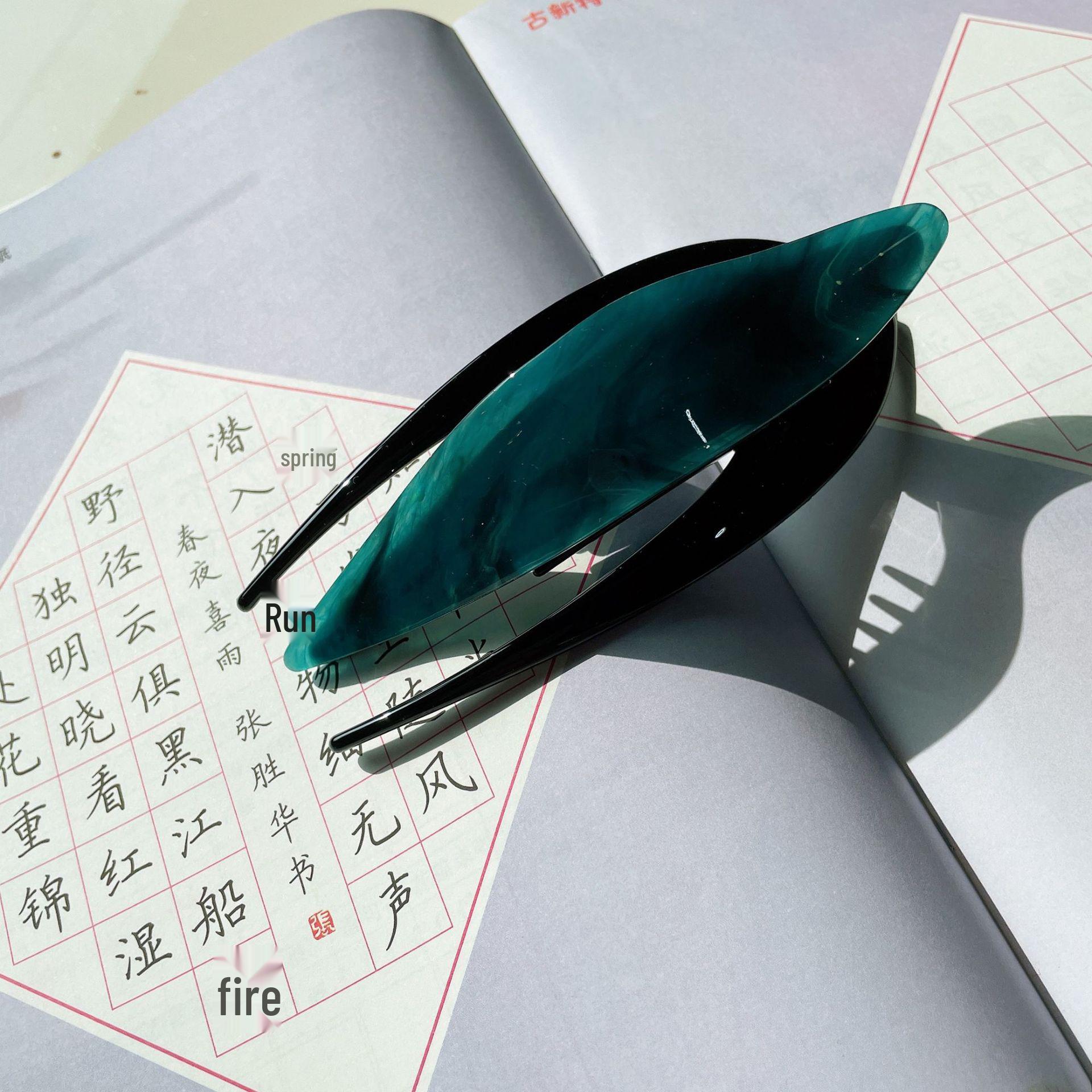Chic Duckbill Acetate Hair Clip – Seamless Korean Style Accessory
