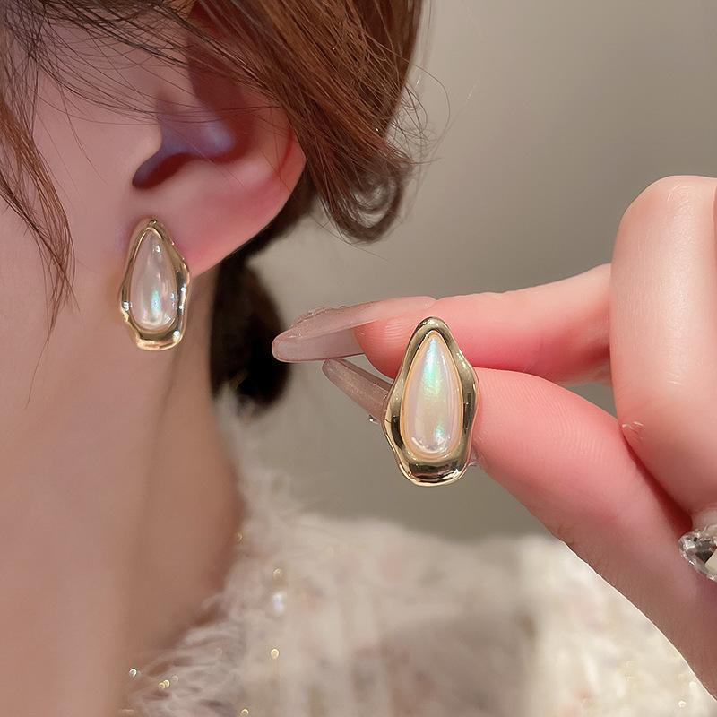 Medieval Vintage Silver Needle Earrings, Temperament Light Luxury Court Style Pearl Earrings Versatile High-end Retro Earrings