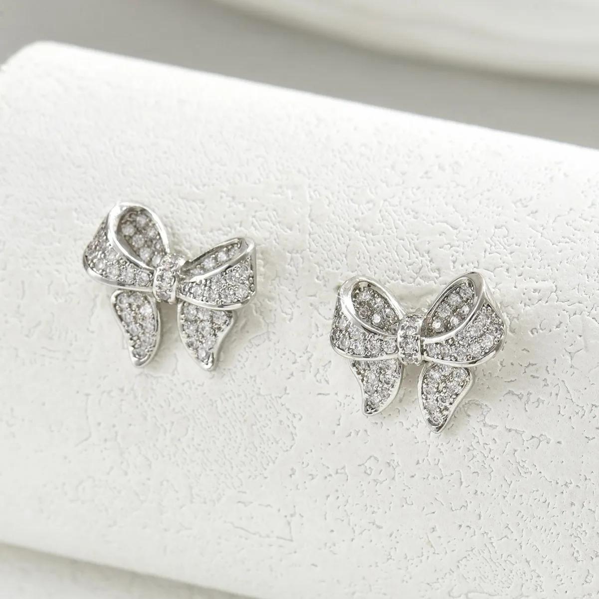 

Серьги с микроинкрустацией цирконами, серьги-бантики, маленькие и универсальные серьги для женщин, Европа и Америка Light Yellow Gold Color