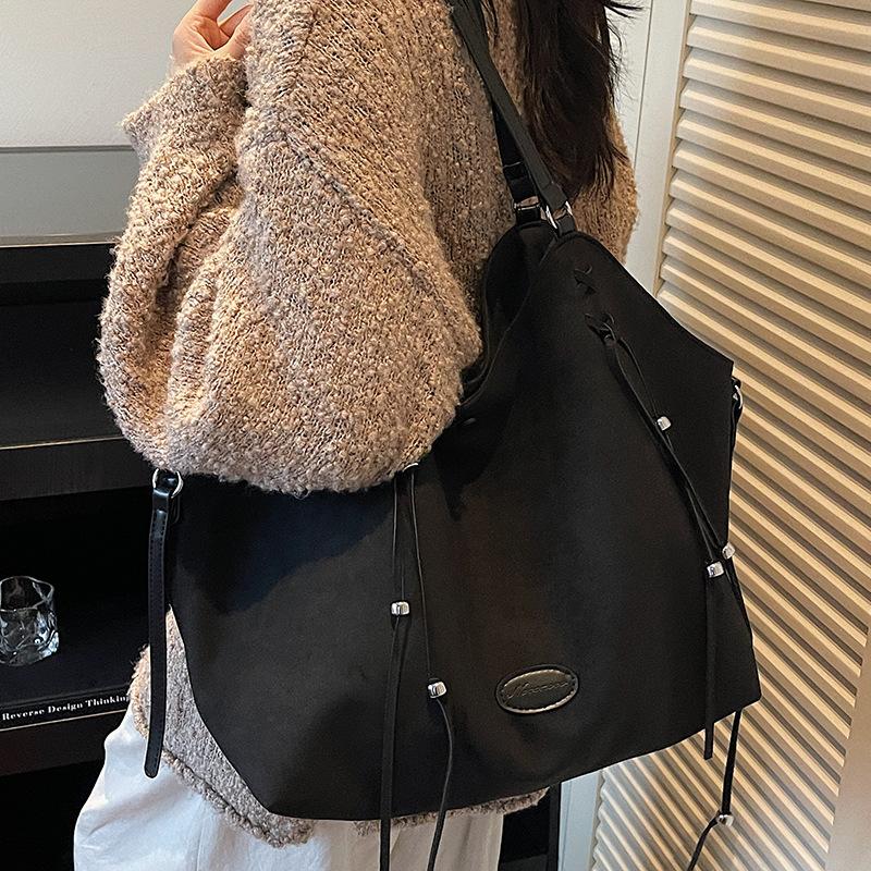 Retro Unterarmtasche mit großem Fassungsvermögen, Damentasche 2025 neue Pendler-Tragetasche, einfache Wildleder-Schultertasche