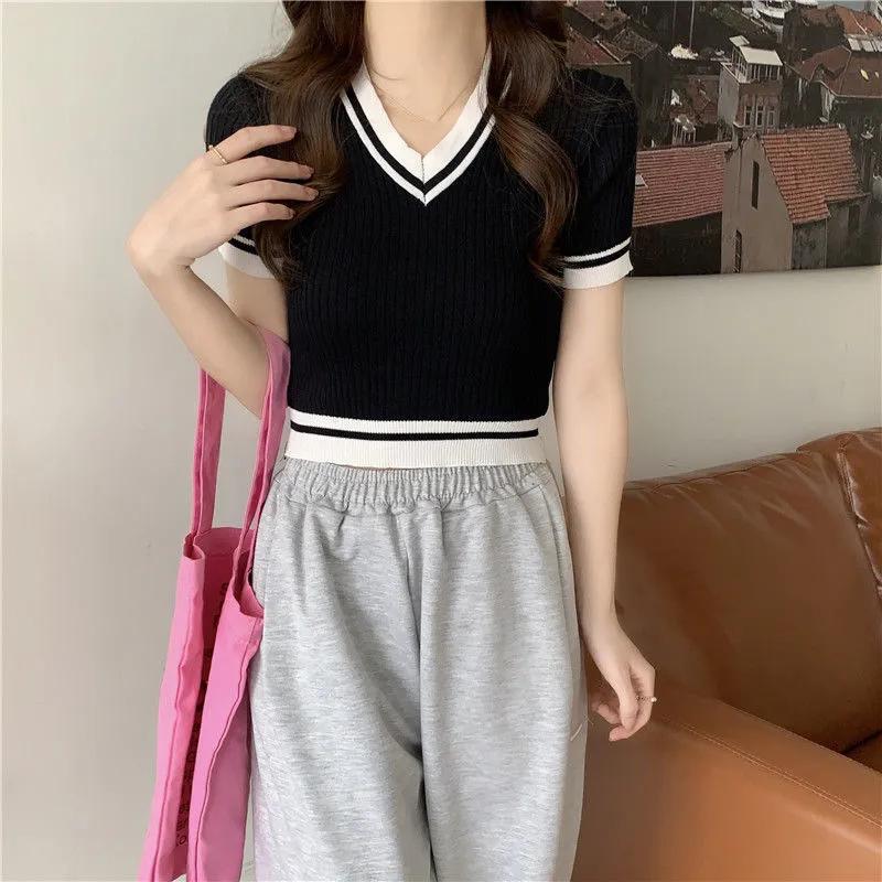 WTEMPO Dame V-hals Kortermet Stripete T-skjorter Dame Chic Vintage Sommer Ins Koreansk Strikket Slim Cropped Topper