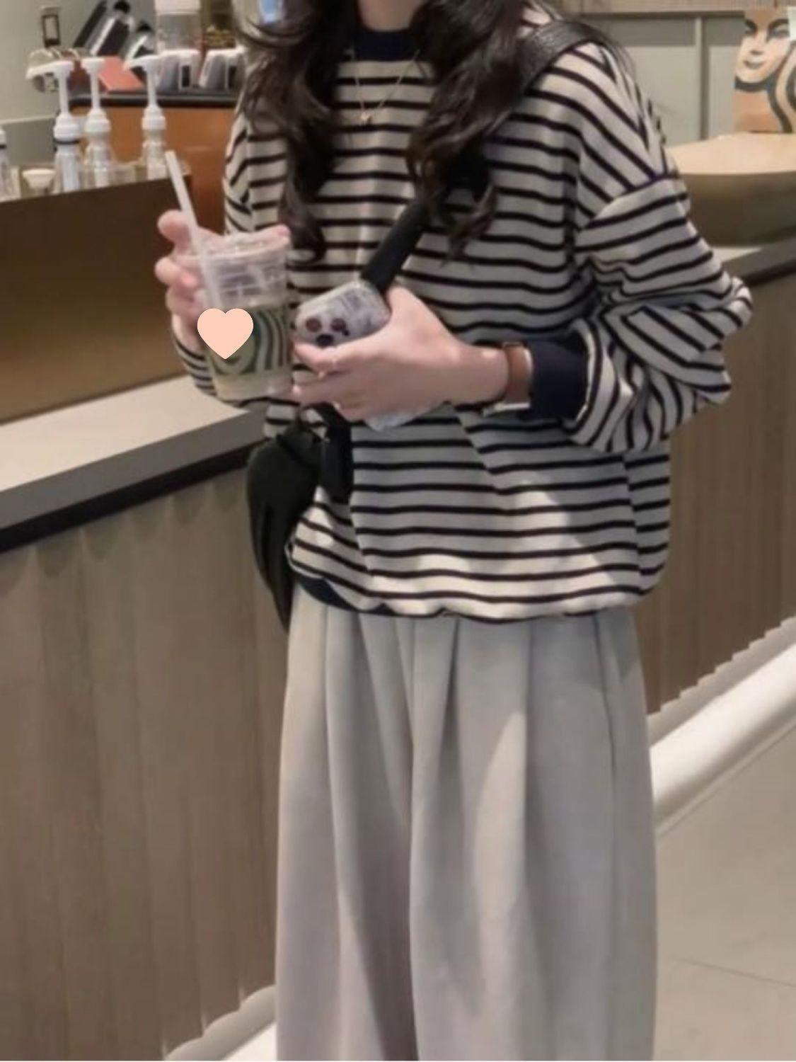 

Women s Korean Chic Navy Blue Silver Fox Fleece Sweatshirt: Retro Color Block, Slimming, Spring/Summer, Thickened, Fleece-Lined Top Default