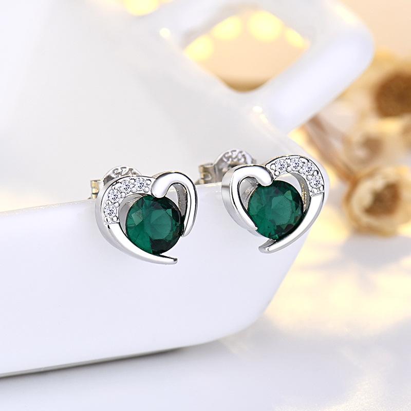Love Earrings for Women with Simple and Versatile Ear Piercing Heart-shaped Earrings for Women