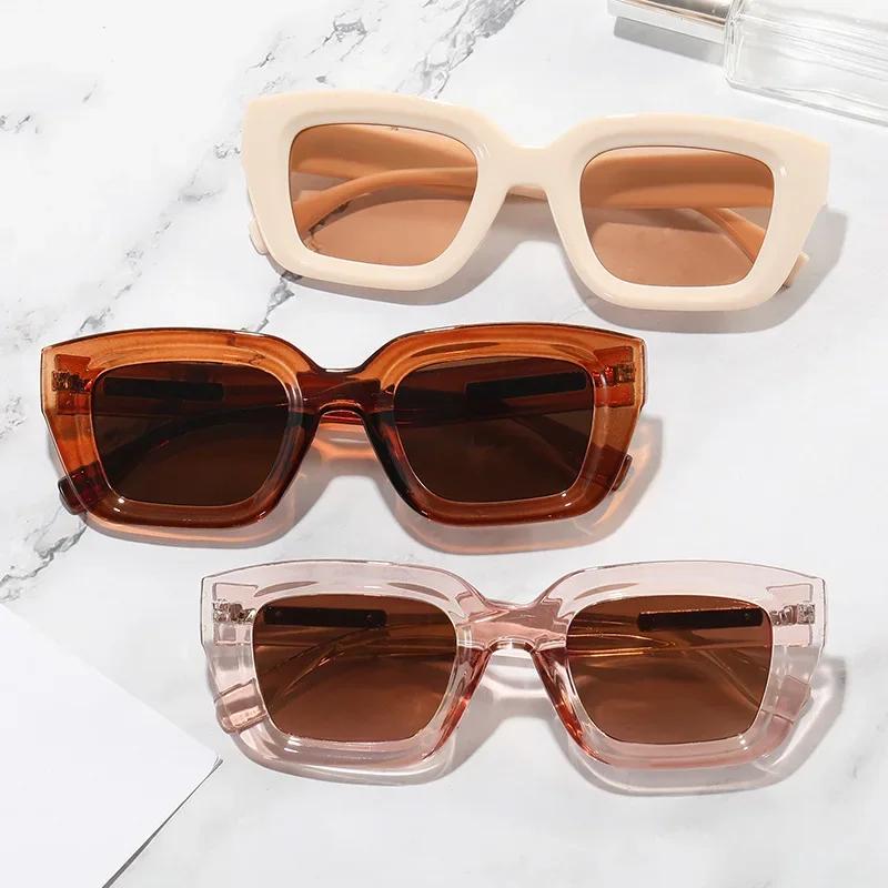 New Retro Square Sunglasses For Women Men Fashion Transparent Frame Glasses Eyewear Male Shades UV400 Rivets Eyeglasses
