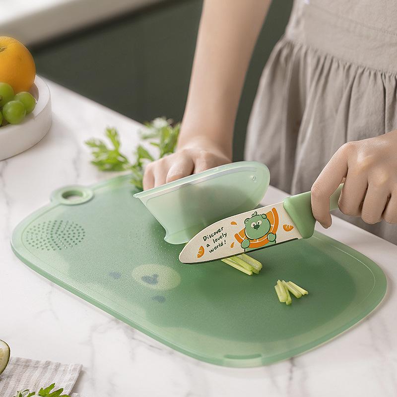 Cartoon Antibacterial Anti-Mildew Plastic Cutting Board for Kitchens and Baby Food Preparation