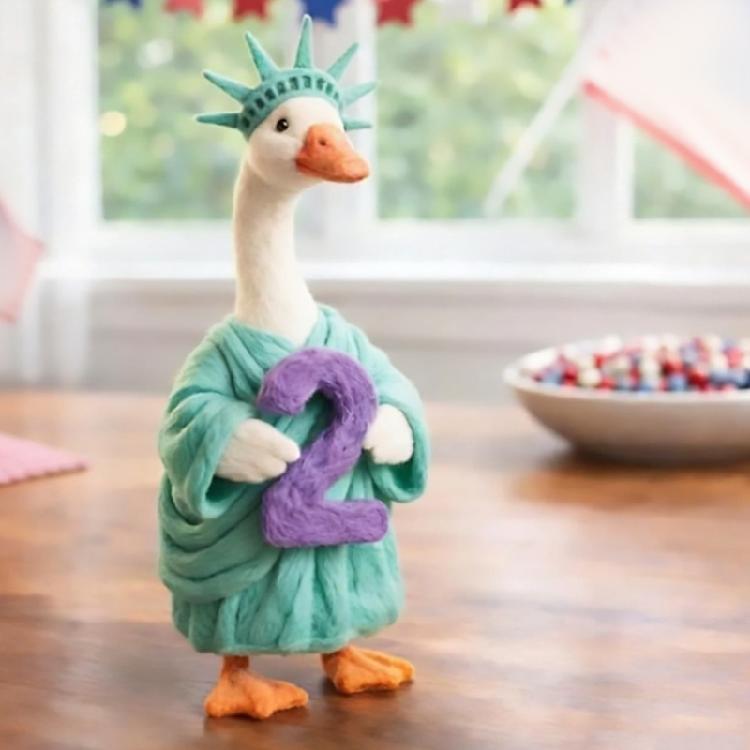 Patriotic Resin Geese Statue Hand Painted Geese Figure Independence Day Festival Decoration For July Fourth Celebration