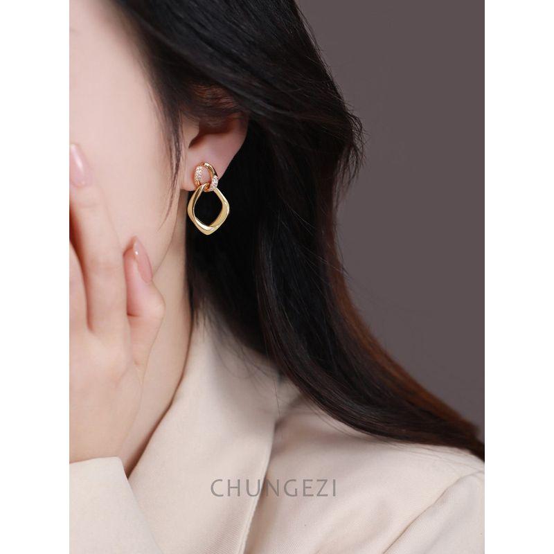 Luxury Minimalist Style European and American Diamond-Shaped Earrings, Light Luxury 2026 New Popular Ear Studs, Non-Pierced Ear Clips, Ear Accessories