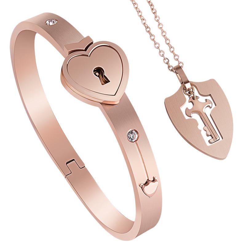 Bracelet Interlock en Acier Titane Style Fala Chen "Triumph in the Skies" pour Couples avec Fermoir Cœur Diamanté