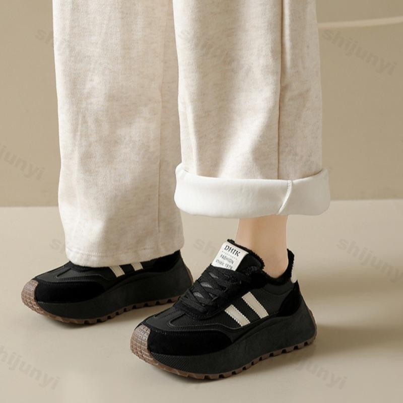 Winter Women' Retro Warm Velvet Low Top Vulcanize Shoes Fashion Versatile Plush Comfortable Non Slip Chunky Cotton Sneakers