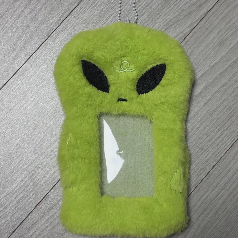 

Чейзер Холдер для фотокарточек с инопланетянином