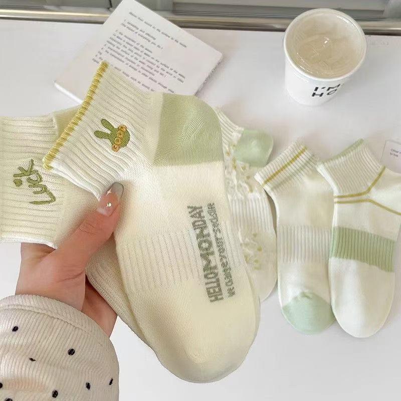 5 Pairs of Black and White Striped Mid-Calf Socks: Autumn/Winter Korean-Inspired Academy Style