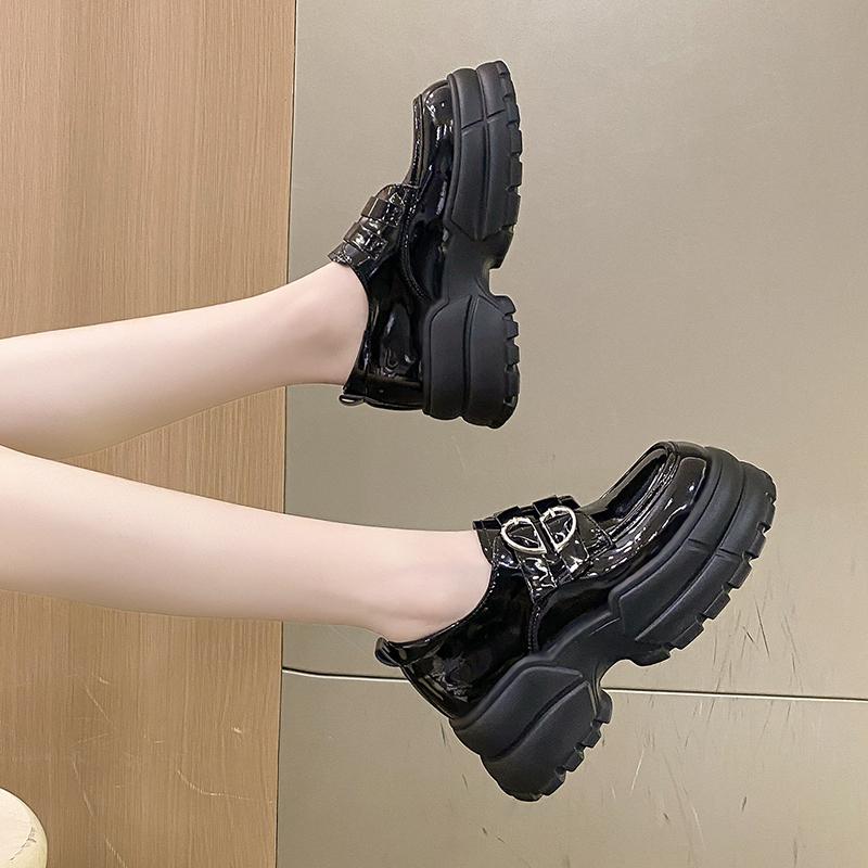 Туфли-лоферы женские на толстой подошве с круглым носком из искусственной кожи — фото 5