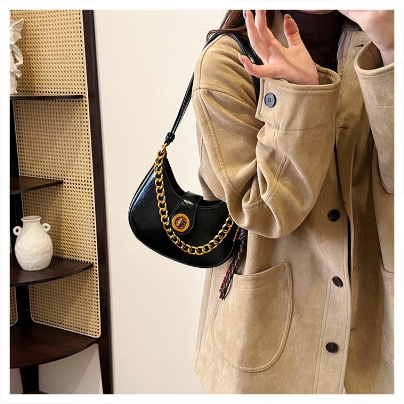 Light Luxury Crescent Bag, Fashionable Versatile, Temperament Commuting Choice.