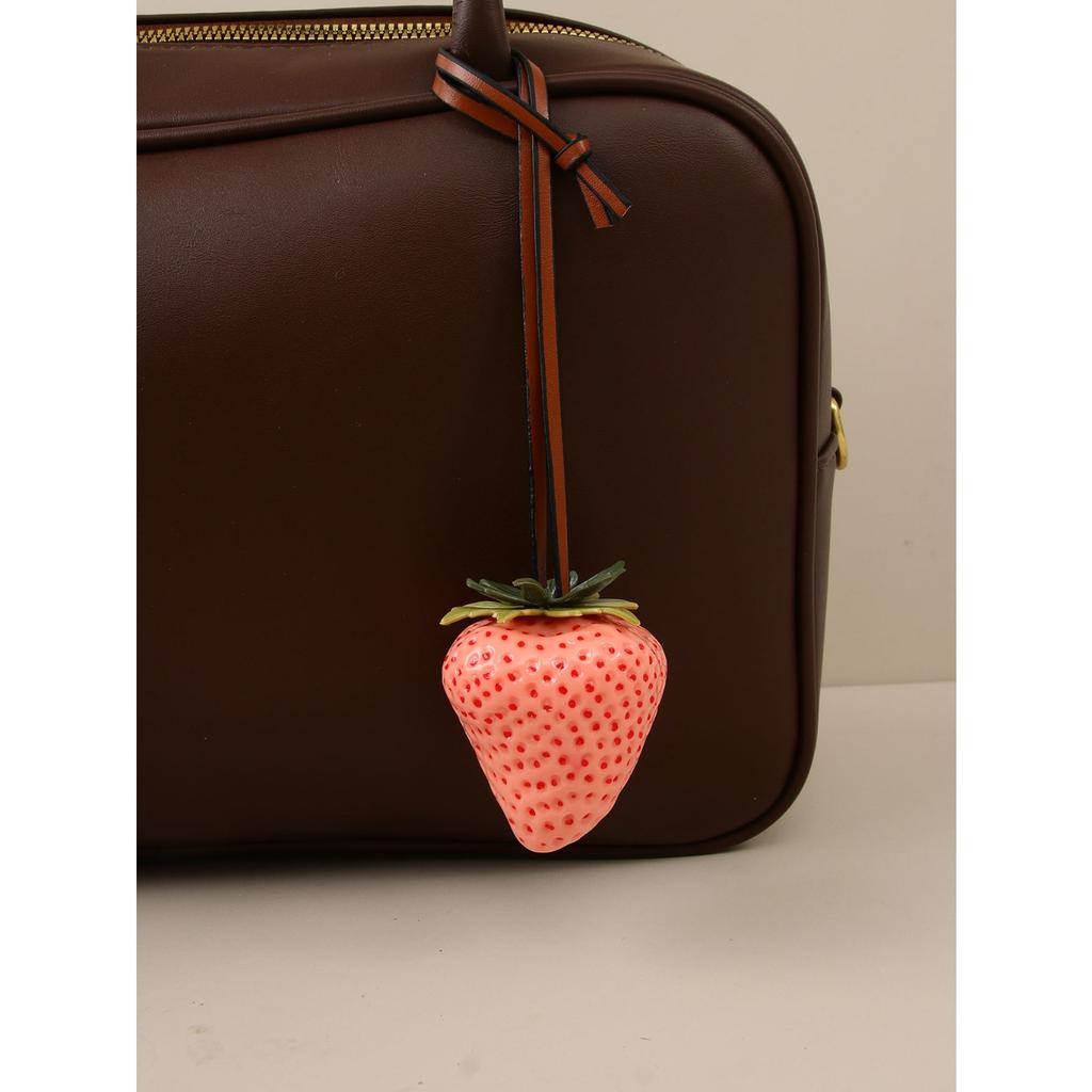 New Creative Simulation Big Strawberry Bag Pendant Personalized Three-dimensional Resin Cute Keychain Bag Accessories Pendant