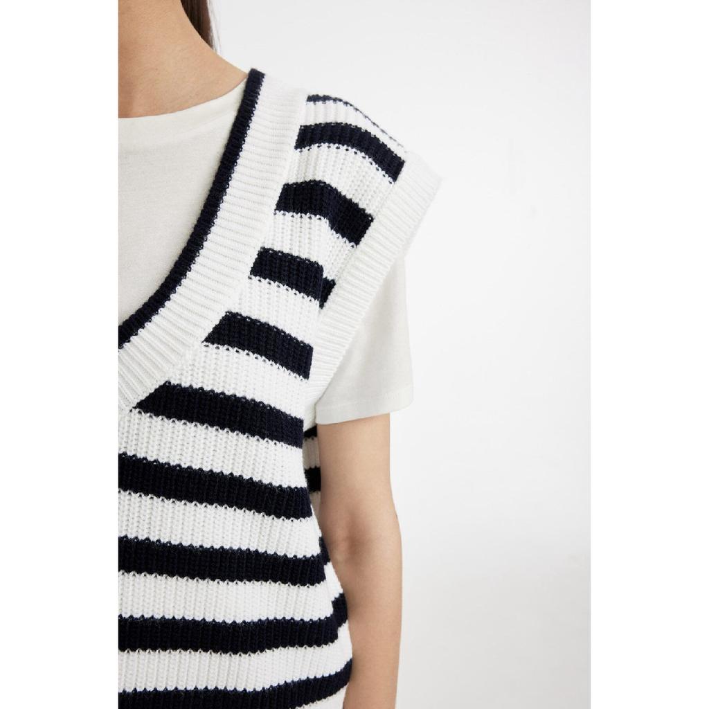 Gestreifter Strickpullover aus Selanik-Stoff mit V-Ausschnitt und normaler Passform C2658ax24au