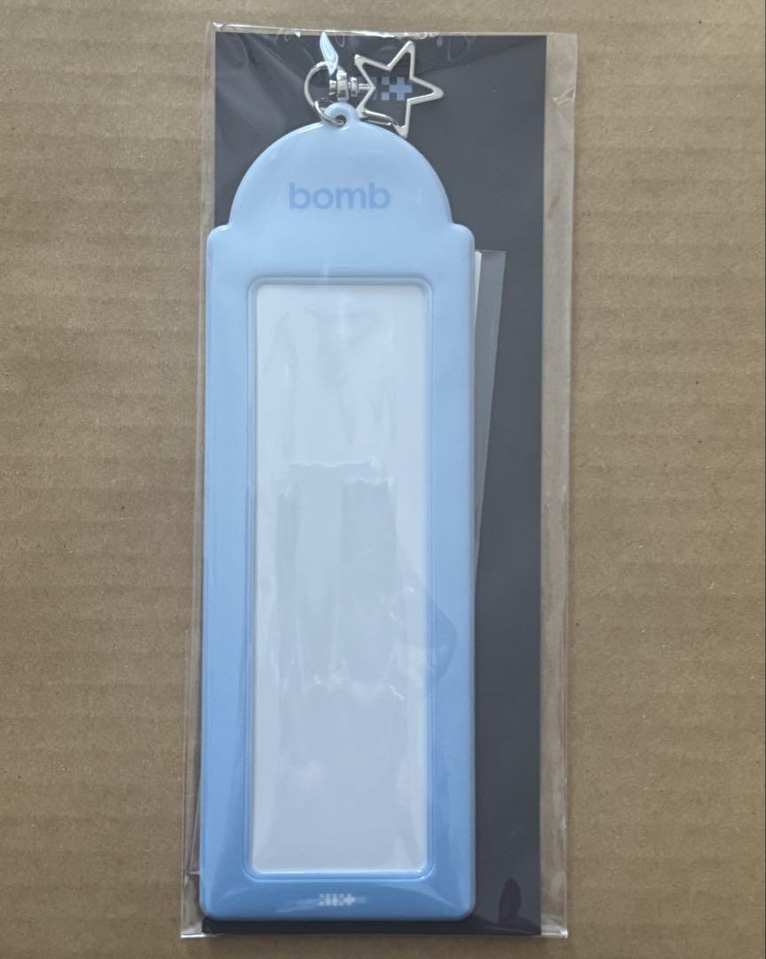 

[Б/У] ILLIT BOMB Поп-ап MD Держатель для 4-х фото Брелок