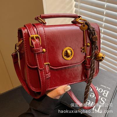 Super Fire Small Bag Women's Autumn and Winter Versatile 2025 New Retro Messenger Messenger Bag Fashionable Portable Cambridge Small Square Bag