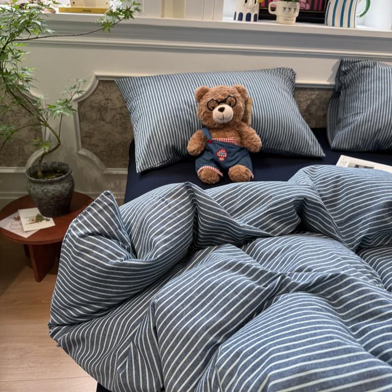 Washable Cotton Stripe Plaid Soft Bed Set: Includes Duvet Cover, Fitted Sheet & Pillowcases.