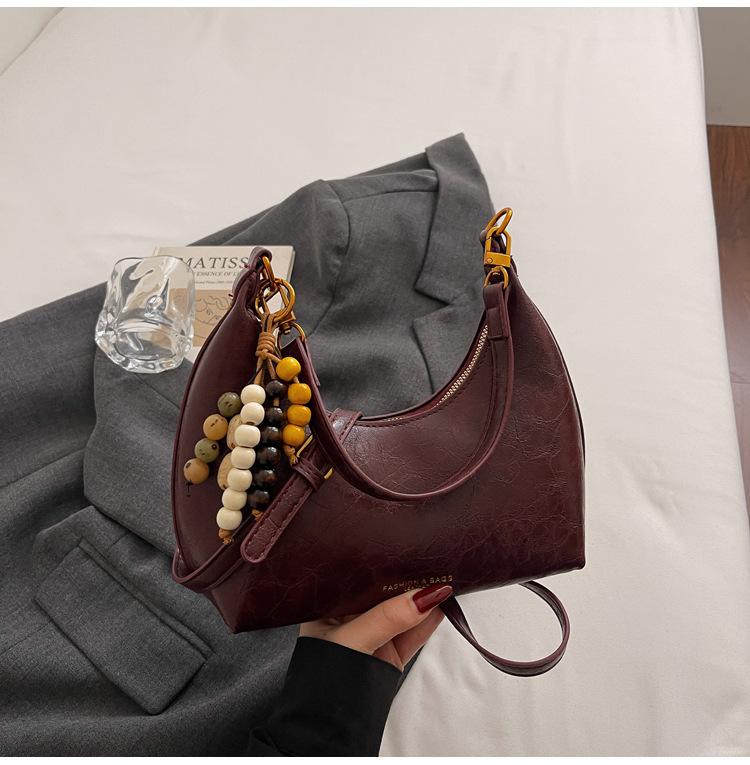 Niche texture underarm bag women's 2025 new retro oil wax leather casual shoulder bag fashionable simple messenger bag