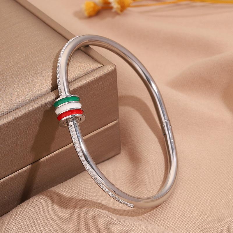Hot-selling titanium steel bracelet, girls' high-end sense of fashion, popular light luxury in Europe and the United States, Gypsy star love diamond