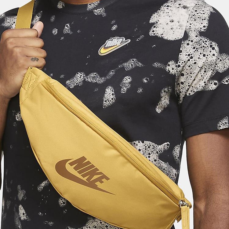 New Nike Nylon One Shoulder Crossbody Fanny Pack Regular Unisex Wheat Gold & Ale Brown DB0490-725