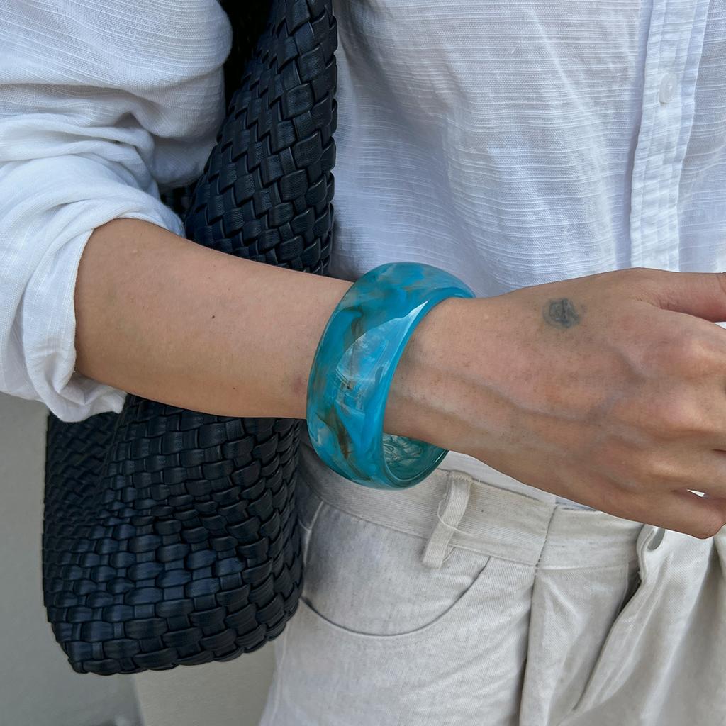Pulsera de Acrílico Transparente Difuminada de Moda para Mujer, Pulsera Redonda Ancha de Resina de Viento Exagerado