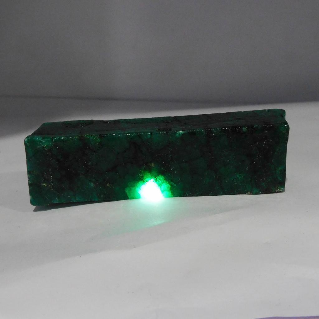 Natural Green Emerald Loose Gemstone Uncut Rough 474.30 ct for Lapidary and Gem Collections
