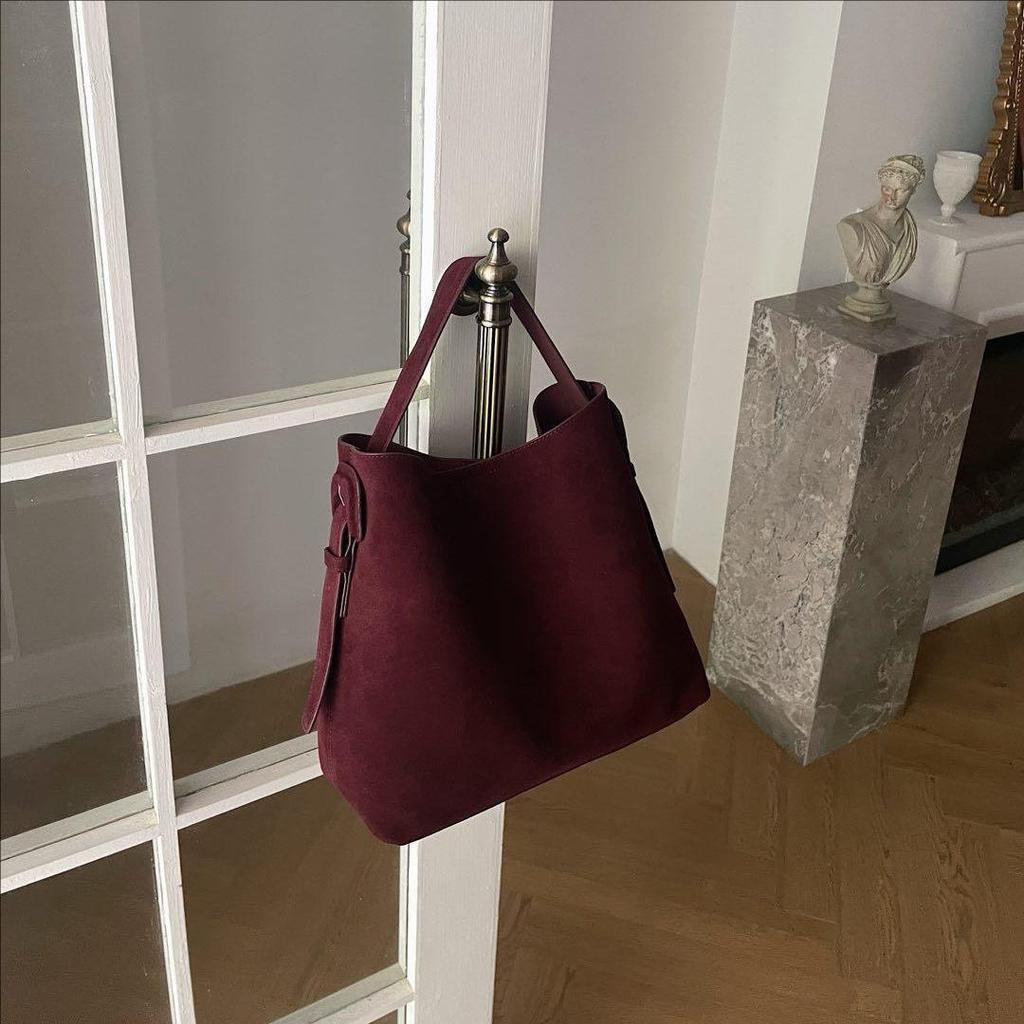 Elegant Brown Suede Tote Bag – Soft & Spacious Shoulder Bag for Travel & Daily Use