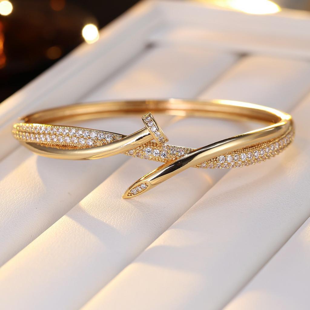 Hochwertiges Mikro-Pavé Zirkon Nagelarmband für Damen Europäischer und Amerikanischer Leichter Luxus