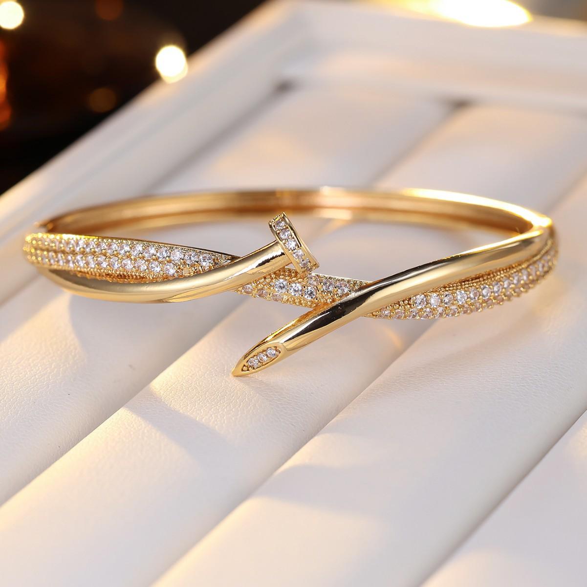 High-end European and American Nail-shaped Bracelets, European and American Fashionable Exquisite Bracelets 18CM