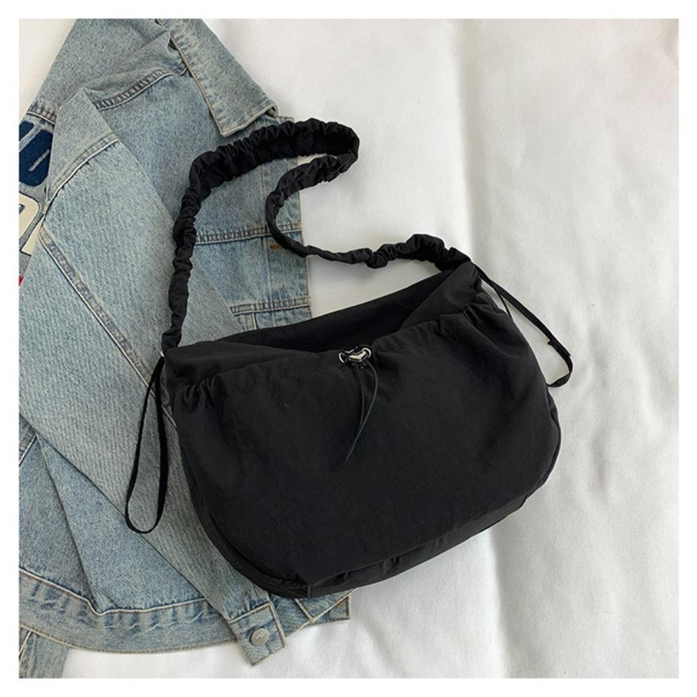 Nylon Drawstring Crossbody Bag Large-Capacity Tote Bag Trendy Pleated Shoulder Bag Outdoor