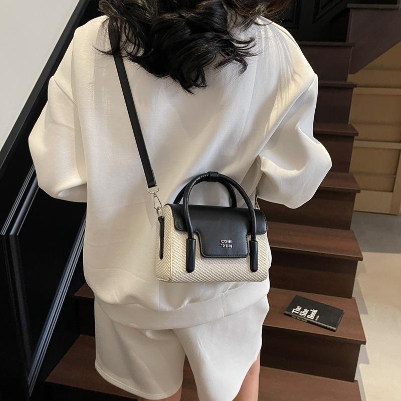 Handheld Small Square Bag Women's New Shoulder Messenger Bag