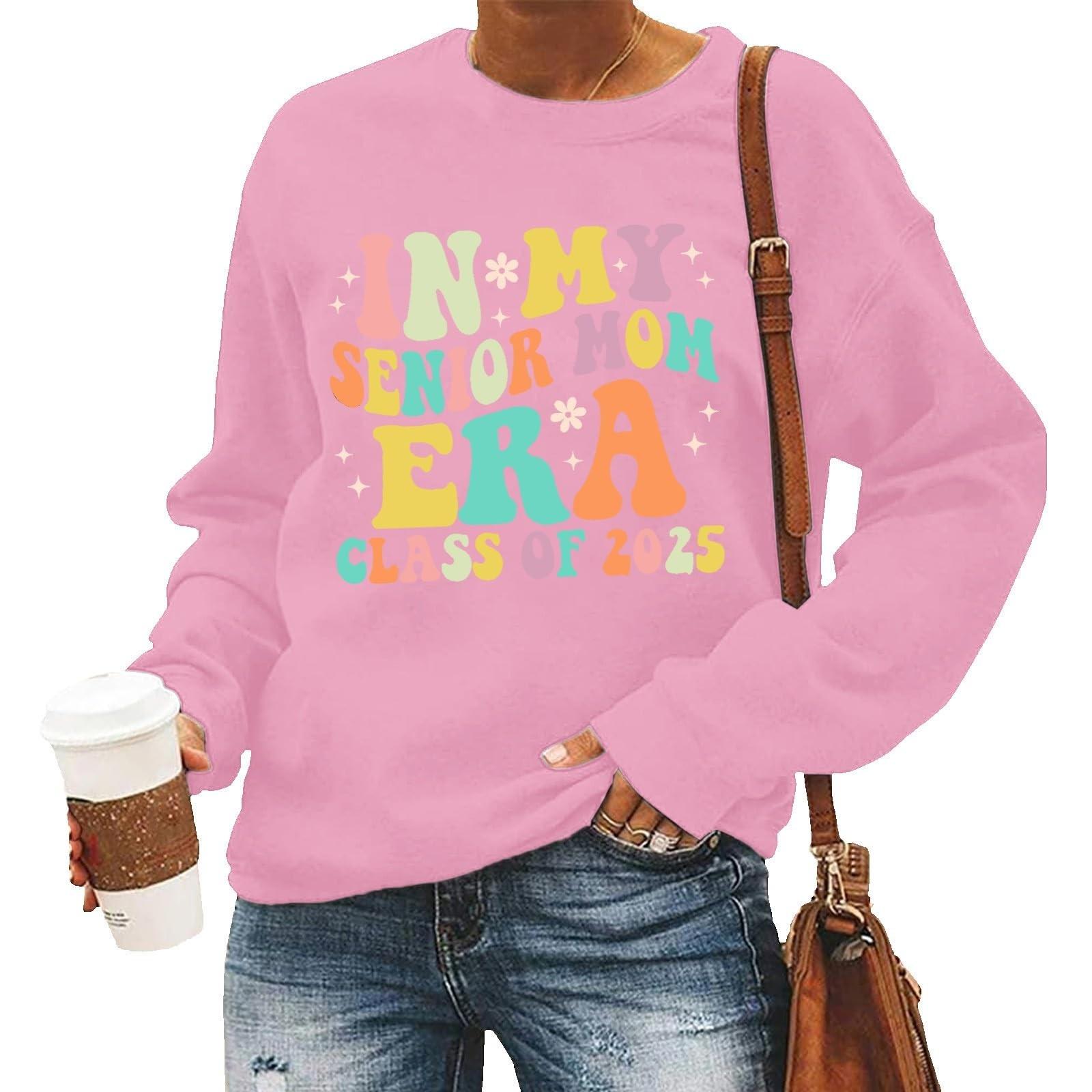 

В моем выпускном классе 2025 года графические толстовки для женщин с круглым вырезом повседневные толстовки с капюшоном (В ЭПОХУ МОЕЙ СТАРШЕЙ МАМЫ, выпуск 2025 года) L розовый
