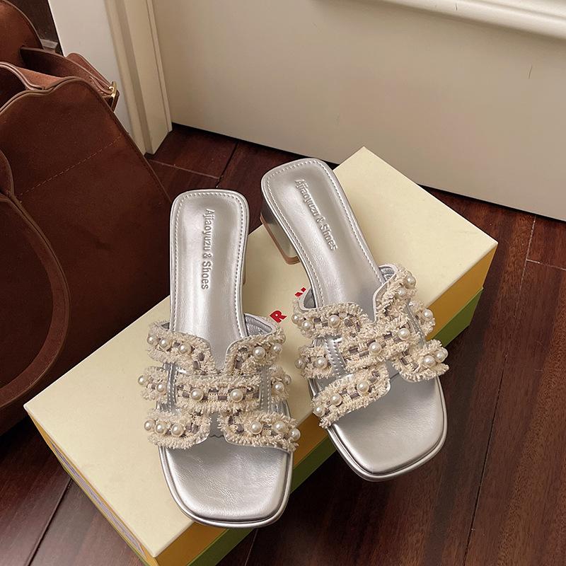 

French pearl thick heel slippers female summer wear new fairy small fragrant style fashion middle heel one word beach cool slippers 40 серебряный