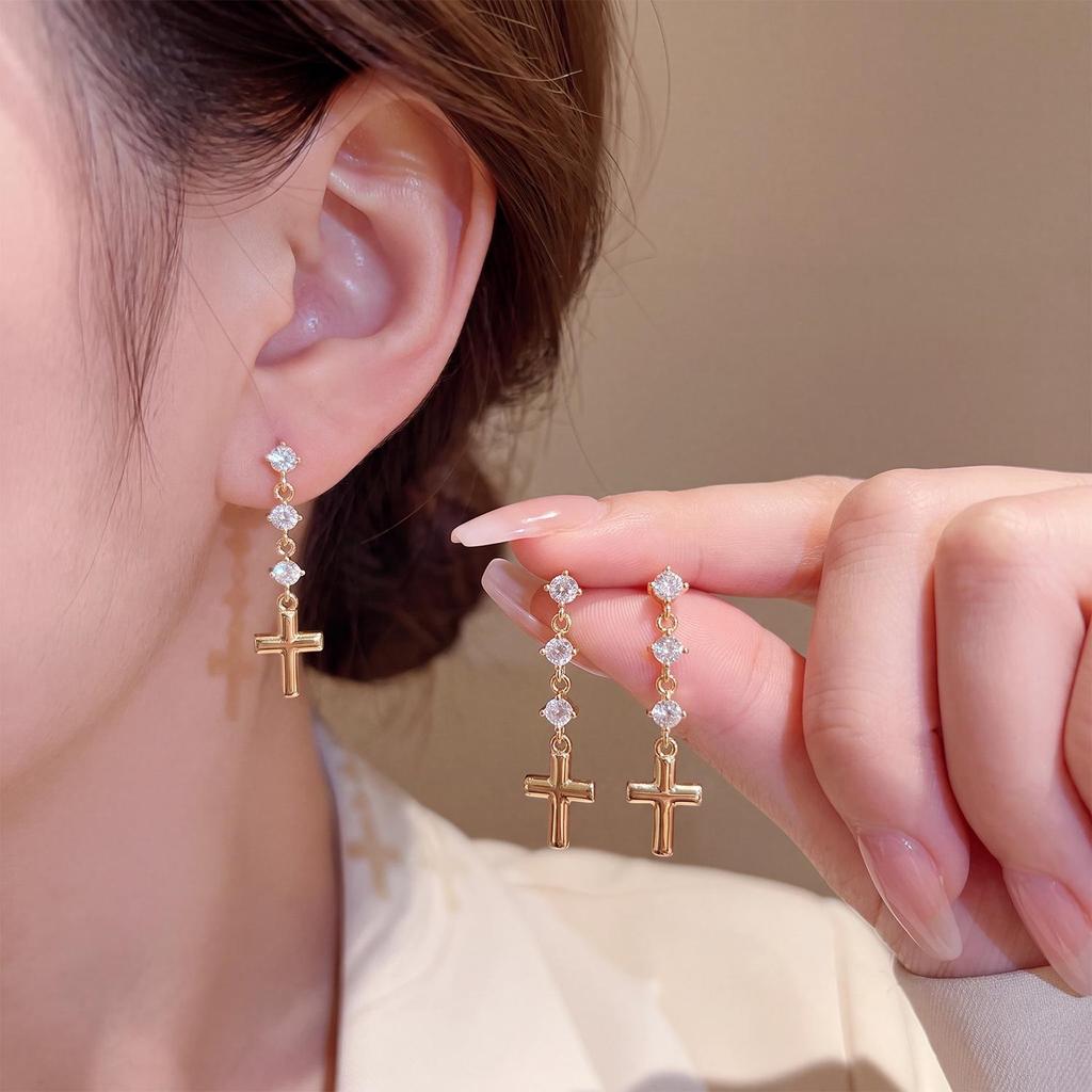 Copper-Plated Gold Cross Stud Earrings - Fashionable, High Quality & Luxurious